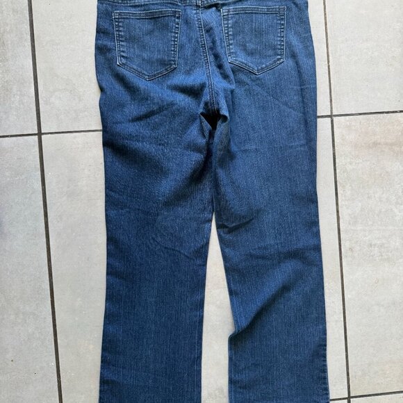 🔥 4 for $20 DEAL 🔥Jaclyn Smith Dark Wash Bootcut Jeans Size 8 - Picture 7 of 7